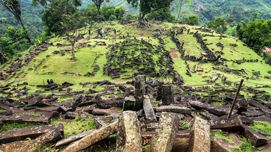 Teras batu megalit Situs Gunung Padang di puncak bukit