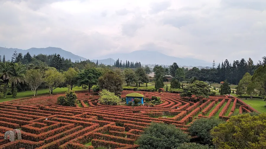 Labirin di Taman Bunga Nusantara